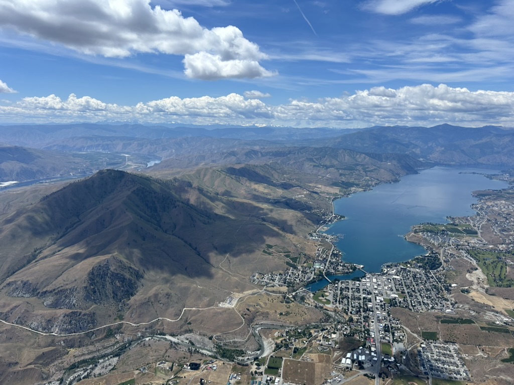 Paragliding over Chelan landscape